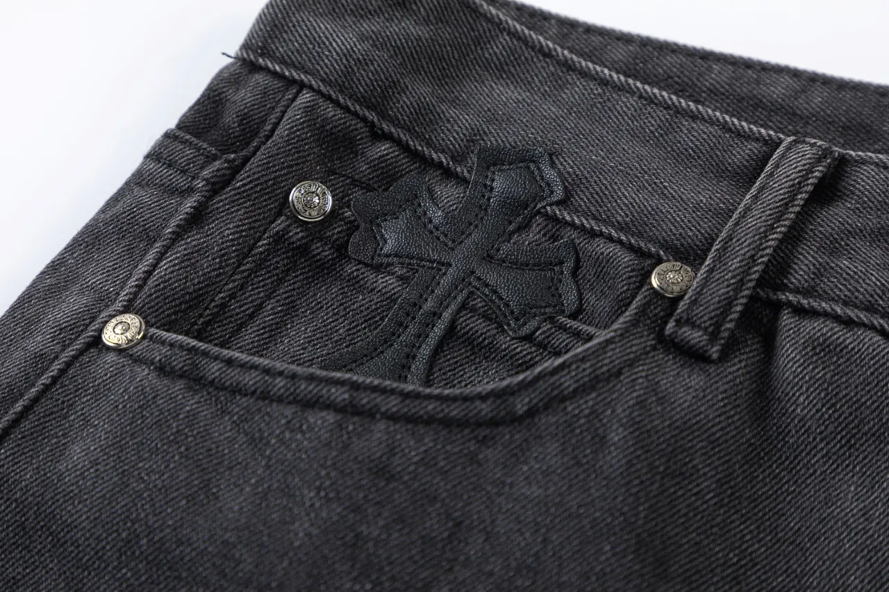 KE943#P230 The only correct leather label version on the market Chrome Hearts CH Cross embroidery distressed jeans Top ceiling quality 100% correct version The correct version is here!  Believe me this must be the best quality you will ever come across! ! Excellent value for money! !  Styles with different washes and textures are very friendly to people with thin legs and thick legs. The straight version is very flattering to the shape of the legs. The moderate length is timeless and easy to match. It is the basis of various styles and a must-have in the wardrobe! ! Add a little stacking to easily control the clean fit trend that has exploded this year. The fabric is stiff but also makes the upper body soft without losing texture. The sides and cuffs of some styles have a bone-wash effect. The vintage flavor pops up all at once. It’s really hard not to love it! ✅Correctly customize the Croxin metal leather label on the back panel. It is not sold directly with the cross on the finished jeans. 1:1 copying strives for excellence and the details are perfectly grasped. ✅The cross leather label is clear and smooth. Exquisite turning top craftsmanship. ✅Buttons, zippers and hardware are all customized versions of the Croxin LOGO. ✅High-cost washing process. Size: 28 30 32 34 36 (5 sizes)